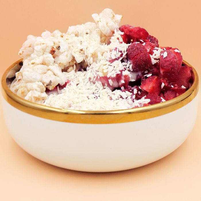 bananowy-smooth-bowl-z-truskawkami