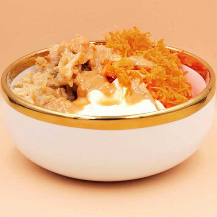 owsianka-z-marchewka-skyrem-i-maslem-orzechowym