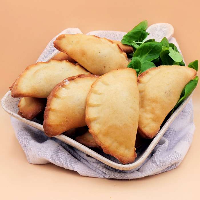 pieczone-pierogi-z-kapusta-i-suszonymi-grzybami