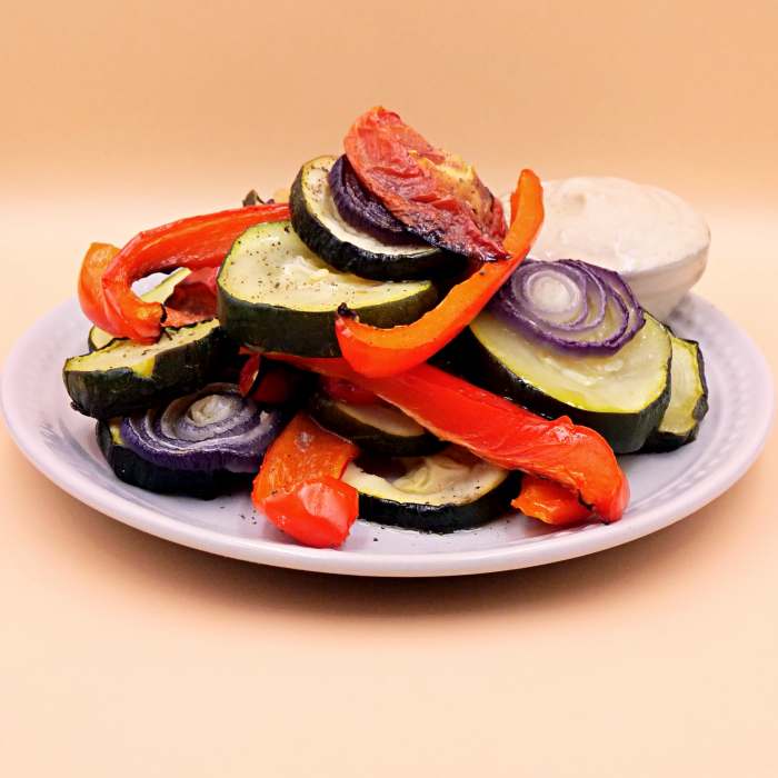 pieczone-warzywa-z-sosem-jogurtowym